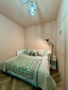 a bedroom with a bed with a green comforter at The Studio at Athol House in London