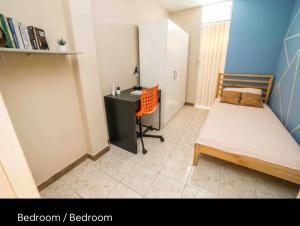 a bedroom with a desk and a bed and a table at Private Room in Urdesa Central Guayaquil in Guayaquil