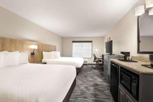 Postel nebo postele na pokoji v ubytování Country Inn & Suites by Radisson, Boise West, ID