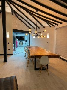 Fotografie z fotogalerie ubytování Luxury Finca el Ensueño, casa entera, con Sauna, Jacuzzi, BBQ y Caballos v destinaci Tenjo
