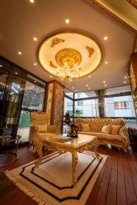 A seating area at Golden Dream Otel