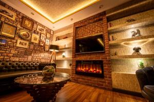 A seating area at Golden Dream Otel