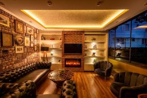 A seating area at Golden Dream Otel