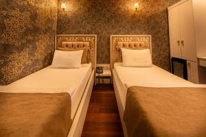 A bed or beds in a room at Golden Dream Otel