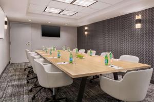 a conference room with a long table and chairs at Radisson Hotel Sunnyvale - Silicon Valley in Sunnyvale