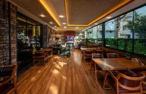 A seating area at Golden Dream Otel