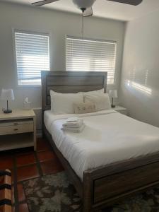 a bedroom with a large bed and two windows at Los Bungalows in Imperial Beach