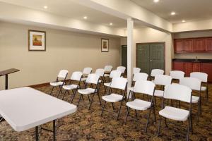 Gallery image of Country Inn & Suites by Radisson, Crestview, FL in Crestview +26 photos