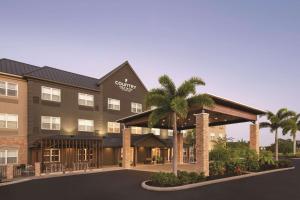 ブレーデントンにあるCountry Inn & Suites by Radisson, Bradenton-Lakewood-Ranch, FLのホテルの外観のレンダリング