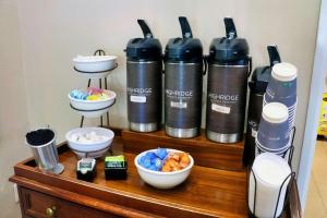 Удобства за правене на кафе и чай в Country Inn & Suites by Radisson, Savannah Gateway, GA