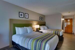 a hotel room with two beds in a room at Country Inn & Suites by Radisson, Savannah Gateway, GA in Savannah