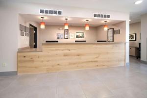 Lobbyen eller receptionen på Country Inn & Suites by Radisson, Stone Mountain, GA