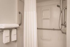 Afbeelding uit fotogalerij van Country Inn & Suites by Radisson, Waterloo, IA in Waterloo +58 foto's