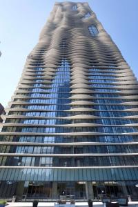 a tall building with a horse head on it at Radisson Blu Aqua Hotel, Chicago in Chicago