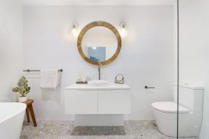 Ένα μπάνιο στο Pangkarra -Stunning Beach House - Family friendly