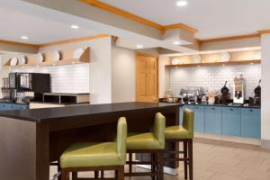 Restaurant o un lloc per menjar a Country Inn & Suites by Radisson, Rochester South, MN