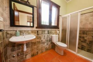 A bathroom at Villarrobles de Altamira