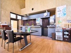Kuchyň nebo kuchyňský kout v ubytování Minakuchi Century Hotel
