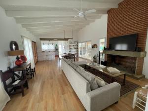 TV a/nebo společenská místnost v ubytování Casa quinta La Justina