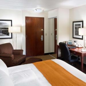 a hotel room with a bed and a desk at Radisson Hotel Bismarck in Bismarck
