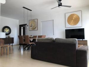 TV a/nebo společenská místnost v ubytování 1 Room Apartment-Green View 8