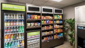 Supermarket nebo jiné obchody v  hotelu nebo okolí