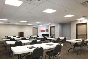 Бизнес-центр и/или конференц-зал в Country Inn & Suites by Radisson, Oklahoma City Airport, OK +31 фотография
