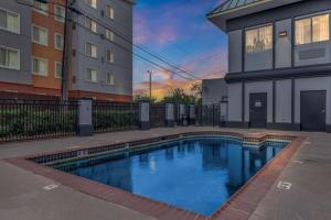 a swimming pool in front of a building at Country Inn & Suites by Radisson, Oklahoma City at Northwest Expressway, OK in Oklahoma City