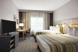 Tempat tidur dalam kamar di Country Inn & Suites by Radisson, Lewisburg, PA