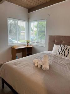 a bedroom with a bed with two towels on it at New 2BR 1Bath w/ Free Parking & Laundry near University of Berkeley in Richmond