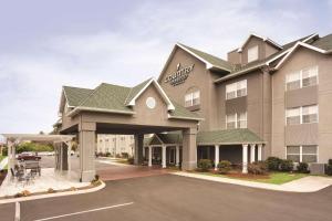 eine Darstellung der Vorderseite eines Hotels in der Unterkunft Country Inn & Suites by Radisson, Chattanooga-Lookout Mountain in Chattanooga