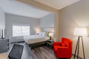 Country Inn & Suites by Radisson, Wolfchase-Memphis, TN客房内的一张或多张床位