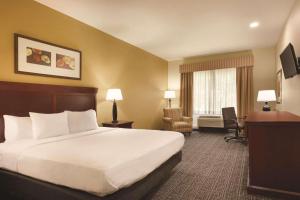 a hotel room with a bed and a desk at Country Inn & Suites by Radisson, Goodlettsville, TN in Goodlettsville