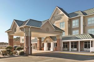 ピーターズバーグにあるCountry Inn & Suites by Radisson, Petersburg, VAのホテルの正面のレンダリング