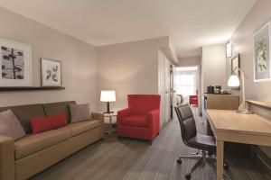 Гостиная зона в Country Inn & Suites by Radisson, Petersburg, VA