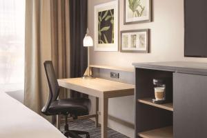 a hotel room with a desk and a chair at Country Inn & Suites by Radisson, Appleton North, WI in Little Chute