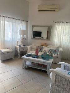 Predel za sedenje v nastanitvi Bayahibe Cadaquez Caribe Apartment