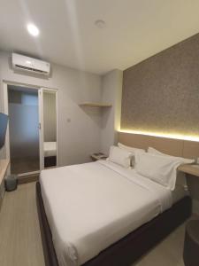 Ένα ή περισσότερα κρεβάτια σε δωμάτιο στο Swasana Hotel Medan