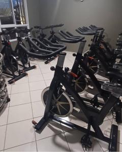 a bunch of bikes lined up in a room at Quarto e Sala Feminio de Luxo com Lazer Para Duas Hóspedes Próximo ao Parque Taquaral in Campinas