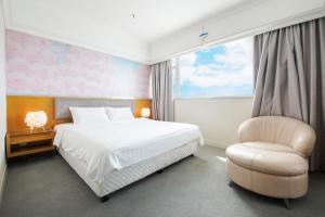 Letto o letti in una camera di Warwick Hotel Cheung Chau