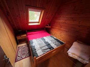 a small room with a bed in a wooden cabin at Charmant chalet semi-mitoyen avec 3 chambres, jardin et balcon près de la nature - FR-1-593-107 in Les Angles