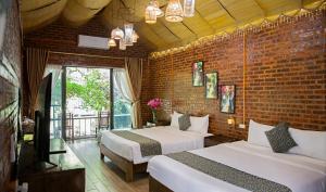 Ein Bett oder Betten in einem Zimmer der Unterkunft Tam Coc Lion Kings Hotel & Resort