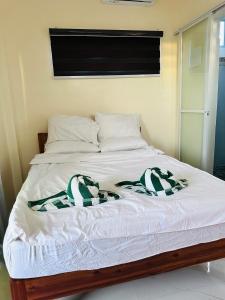 Tempat tidur dalam kamar di Clubmiller Guesthouse