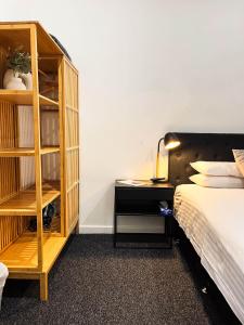 Manjimup Hotel客房内的一张或多张床位