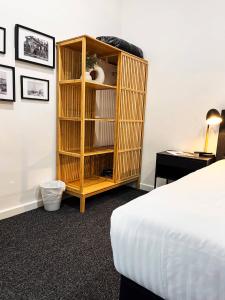 Manjimup Hotel客房内的一张或多张床位
