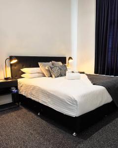 Manjimup Hotel客房内的一张或多张床位