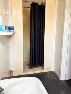 Manjimup Hotel的一间浴室