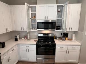 Una cocina o kitchenette en Charming House Downtown