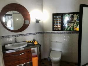 Camotes Cay Hideaway的一间浴室