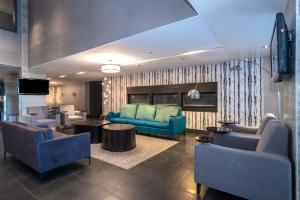 Posezení v ubytování Sandman Signature Edmonton South Hotel + 37 fotografií
